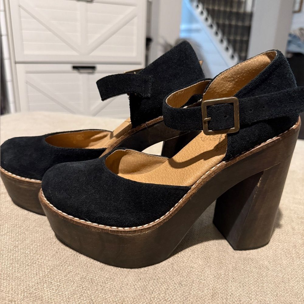 NEW FREEBIRD by Steven
Poppy Platform Mary Jane’s